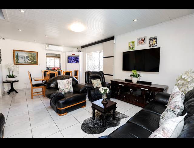 5 BEDROOM HOUSE FOR SALE IN COROVOCA